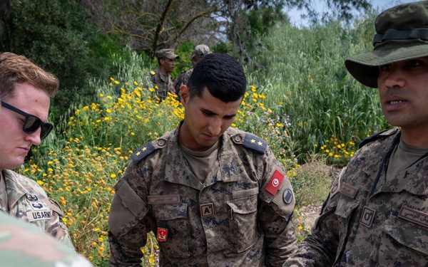 US and Tunisian Armed Forces conduct explosive ordnance disposal squad tactics exercises