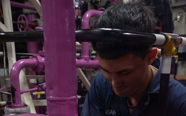 Boxer Sailors Maintain Fuel Station