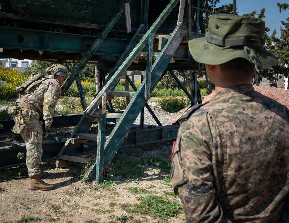 US and Tunisian Armed Forces conduct explosive ordnance disposal squad tactics exercises