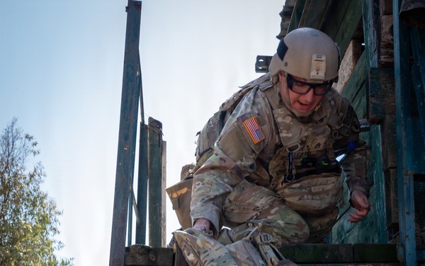 US and Tunisian Armed Forces conduct explosive ordnance disposal squad tactics exercises