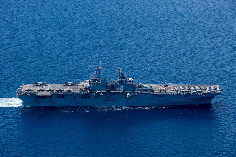 Boxer ARG Conducts Surigao Straight Transit