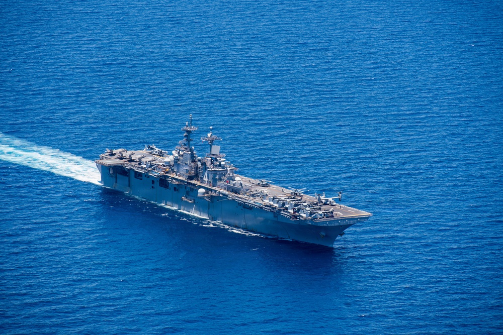 Boxer ARG Conducts Surigao Straight Transit