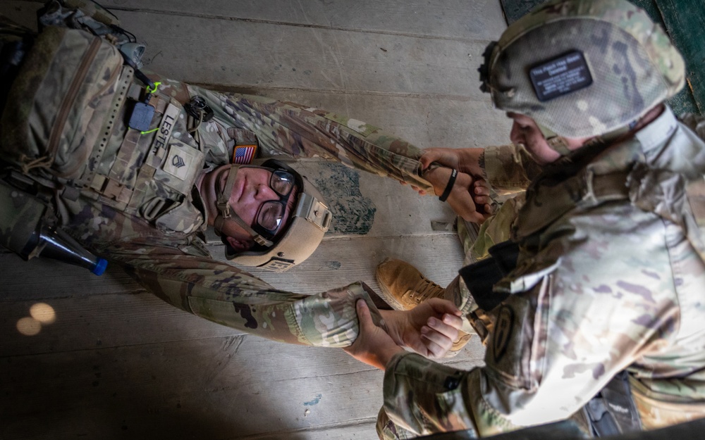 US and Tunisian Armed Forces conduct explosive ordnance disposal squad tactics exercises