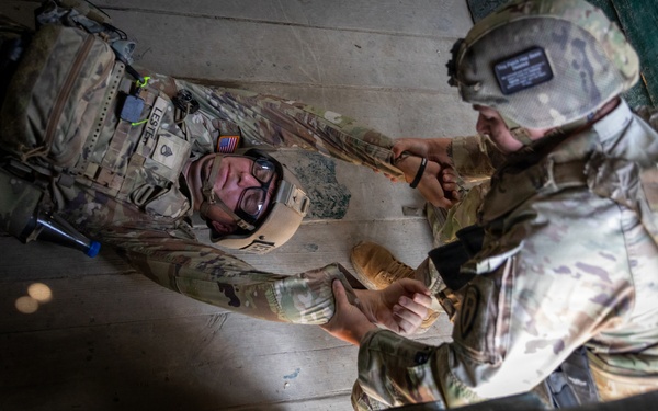 US and Tunisian Armed Forces conduct explosive ordnance disposal squad tactics exercises