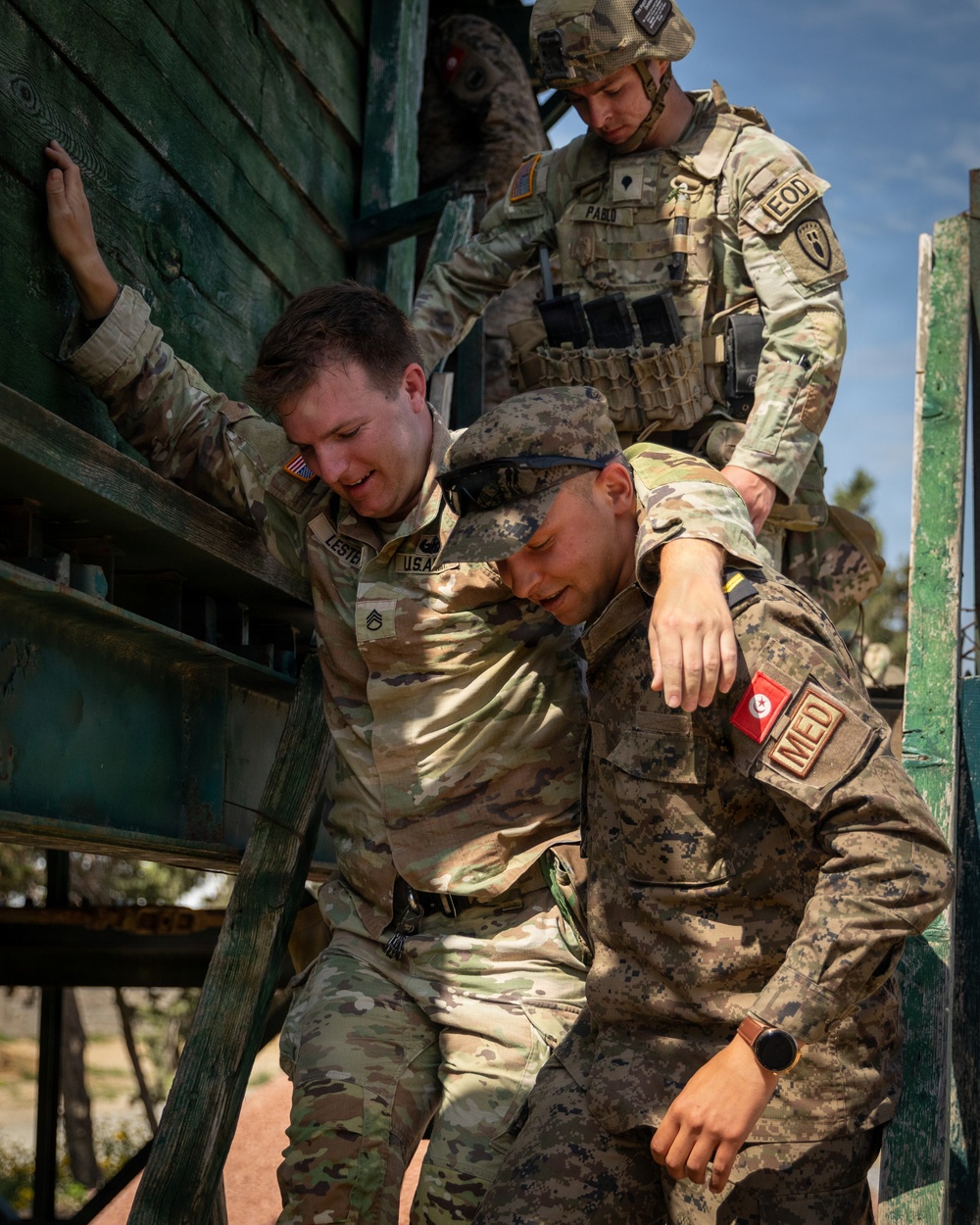 US and Tunisian Armed Forces conduct explosive ordnance disposal squad tactics exercises