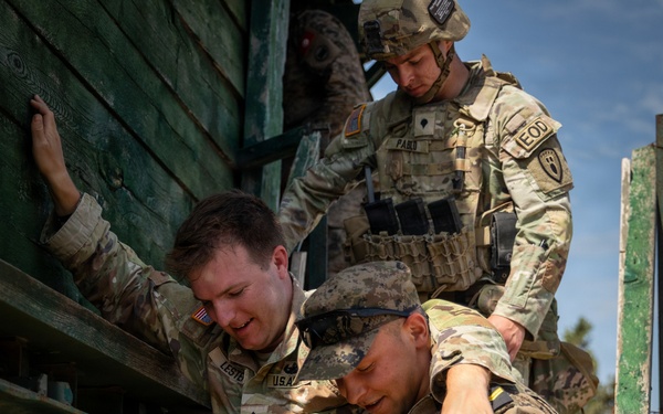 US and Tunisian Armed Forces conduct explosive ordnance disposal squad tactics exercises