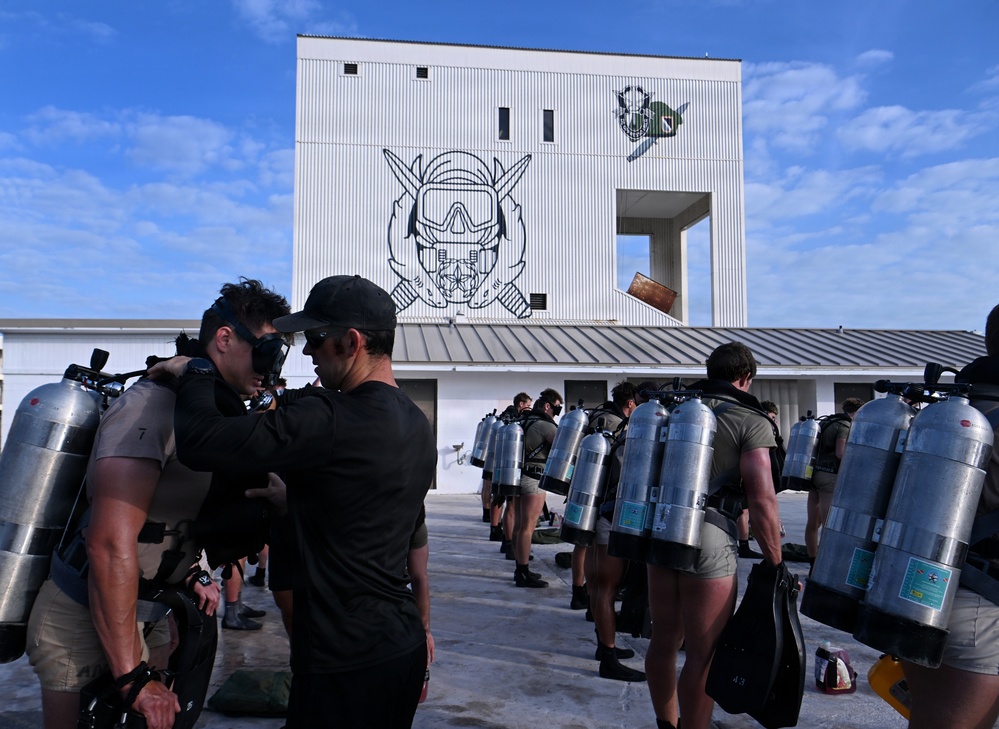 Open-Circuit Training at the Combat Dive Qualification Course