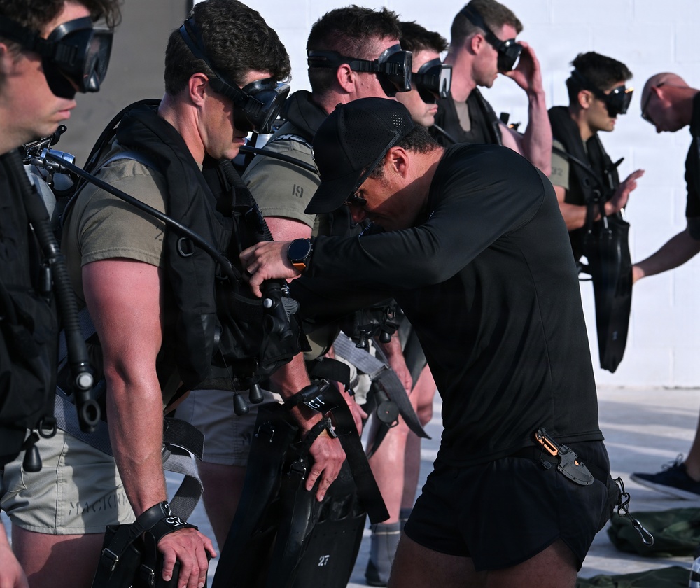 Open-Circuit Training at the Combat Dive Qualification Course