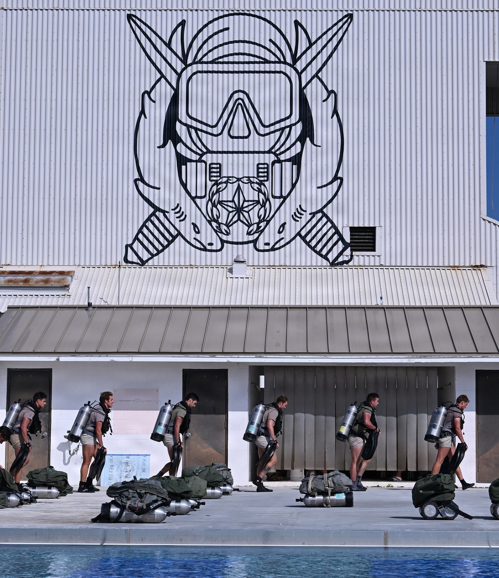 Open-Circuit Training at the Combat Dive Qualification Course