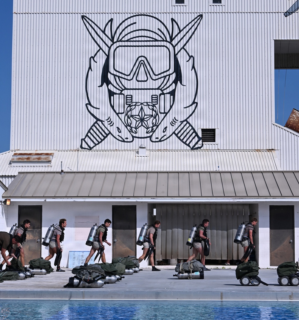 Open-Circuit Training at the Combat Dive Qualification Course