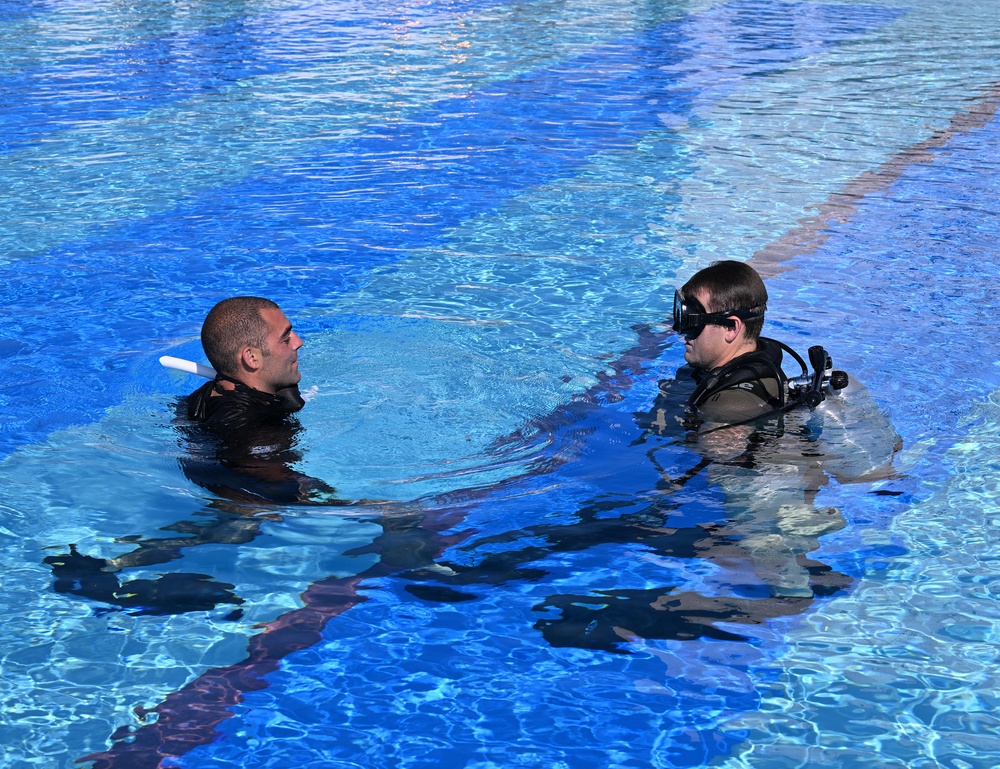 Open-Circuit Training at the Combat Dive Qualification Course