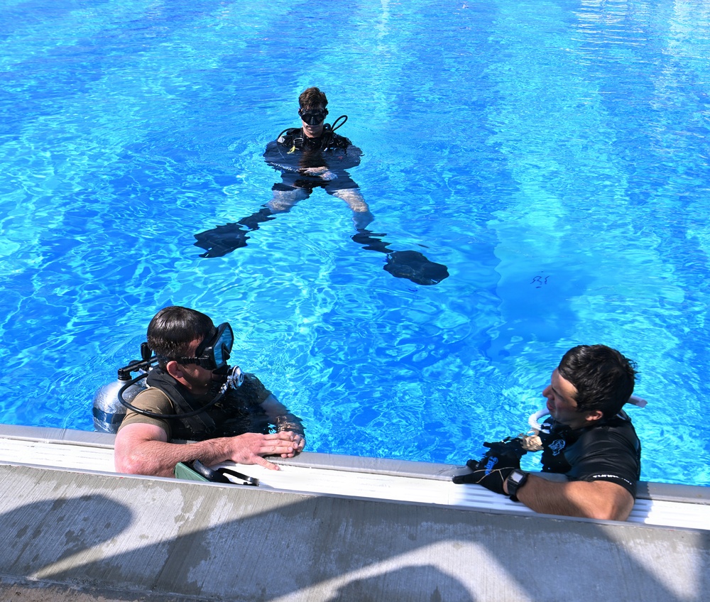 Open-Circuit Training at the Combat Dive Qualification Course