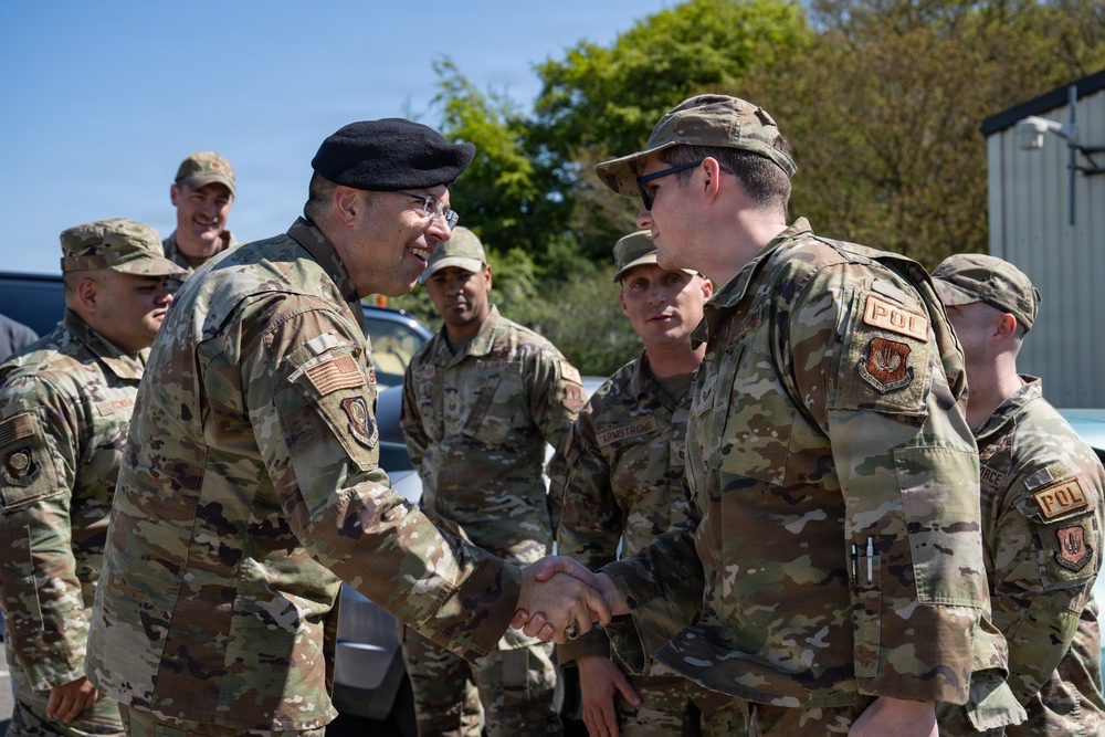 AFIMSC commander visits 100 ARW Airmen
