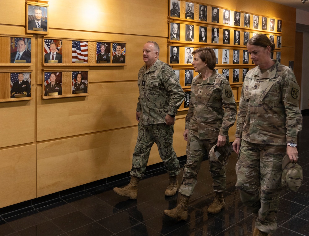 Vice Admiral Darin Via Visits WRAIR