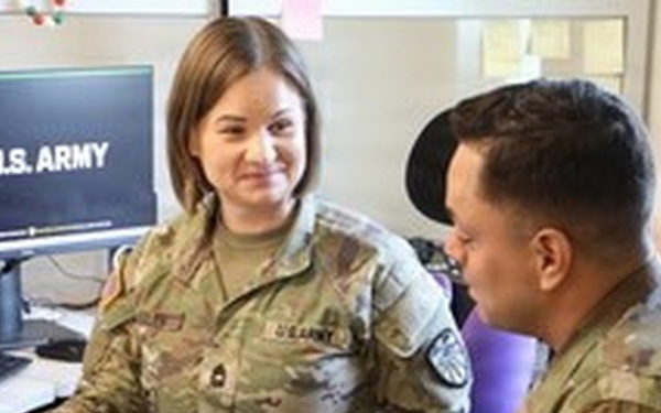 ARCYBER, INSCOM NCO Named Senior Career Counselor of the Year