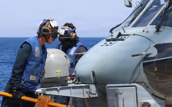 USS Thomas Hudner (DDG 116) Conducts Flight Operations