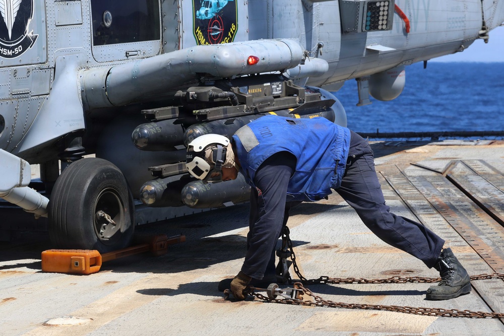 USS Thomas Hudner (DDG 116) Conducts Flight Operations
