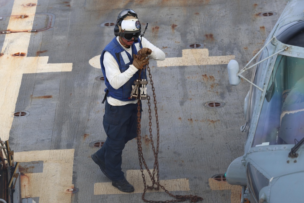 USS Thomas Hudner (DDG 116) Conducts Flight Operations