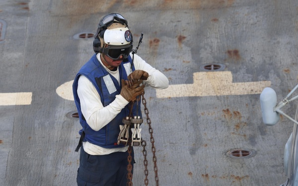 USS Thomas Hudner (DDG 116) Conducts Flight Operations