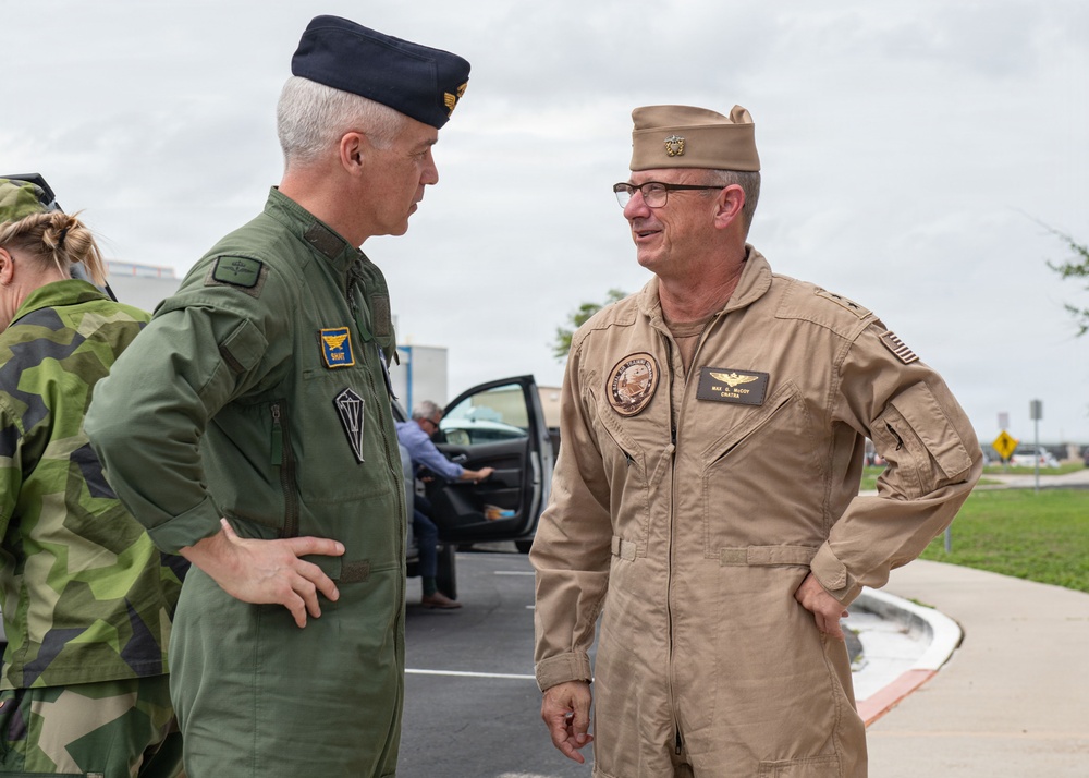 Chief of Swedish Air Force Visits CNATRA Headquarters
