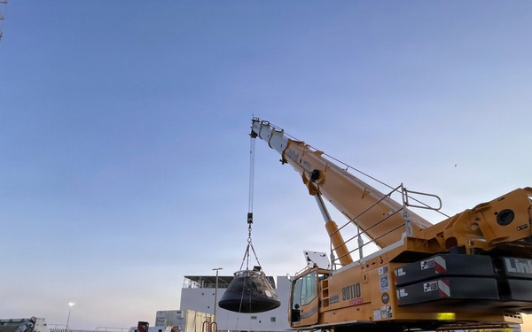 NAVFAC Southwest MPD completes critical lifts for Artemis II Spacecraft