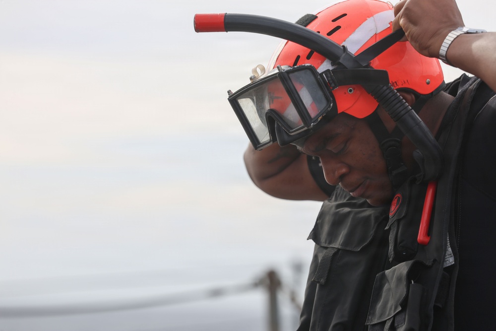USS Thomas Hudner (DDG 116) Conducts Man Overboard Drill