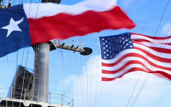 USS KEARSARGE FLIES TEXAS FLAG ENROUTE TO FLEET WEEK HOUSTON
