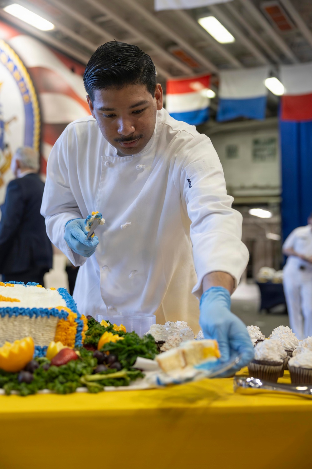 USS KEARSARGE HOSTS A RECEPTION FOR FLEET WEEK HOUSTON