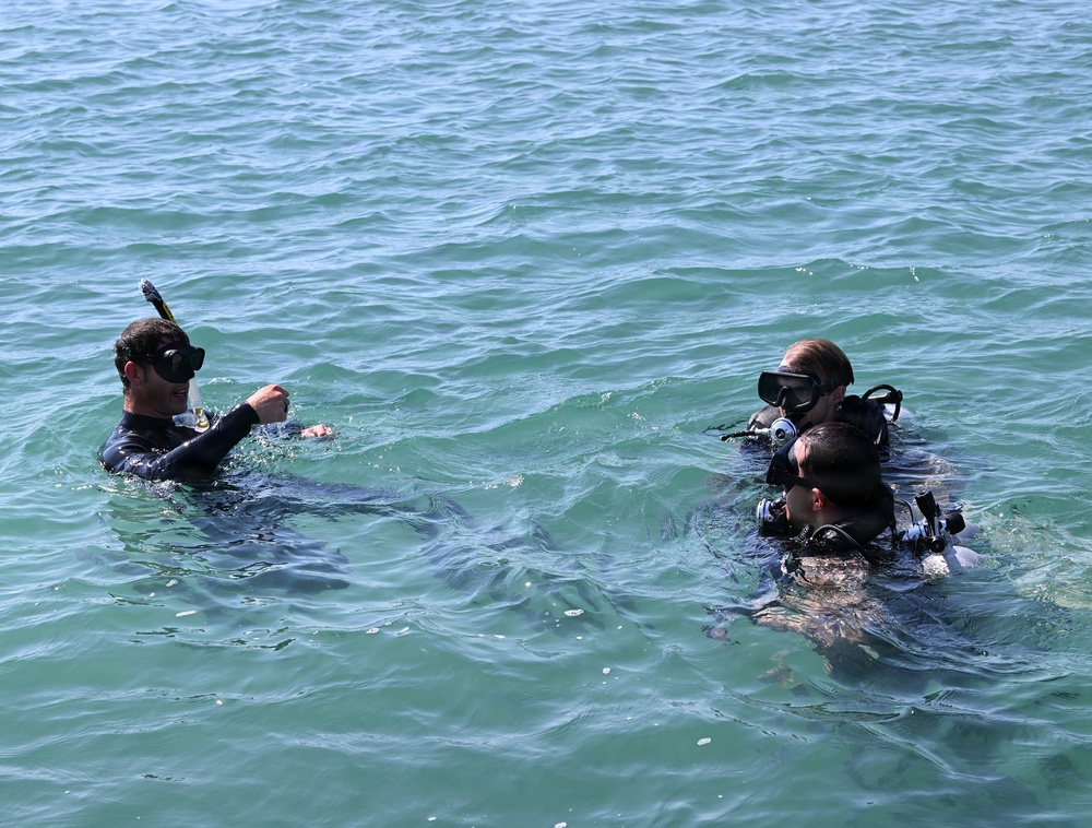 Combat Diver Qualification Course Students Training in Key West