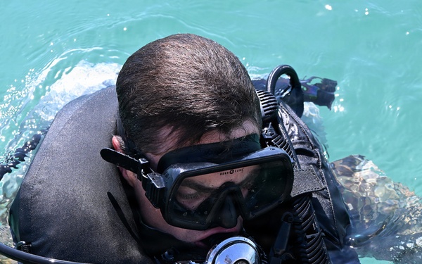Combat Diver Qualification Course Students Training in Key West
