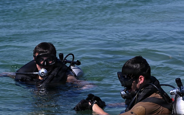 Combat Diver Qualification Course Students Training in Key West