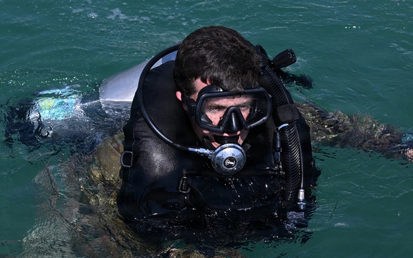 Combat Diver Qualification Course Students Training in Key West