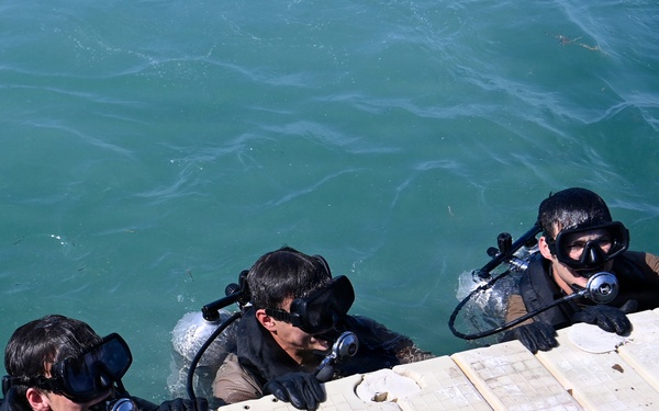 Combat Diver Qualification Course Students Training in Key West