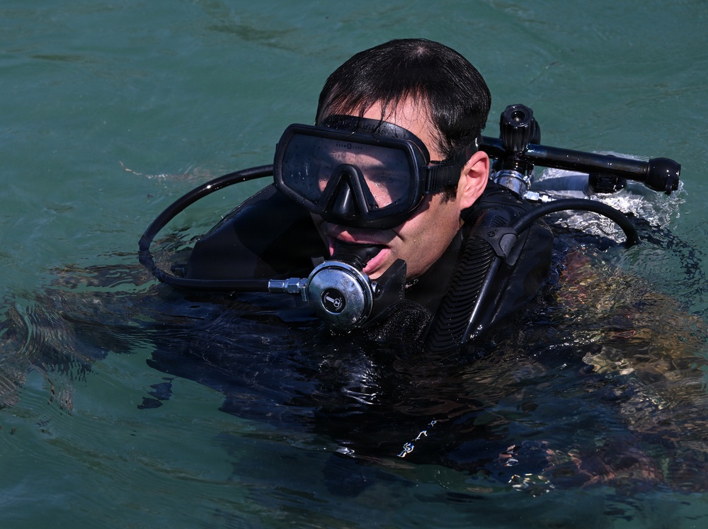 Combat Diver Qualification Course Students Training in Key West