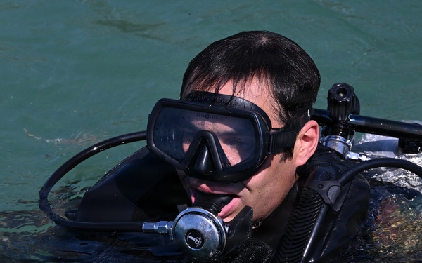 Combat Diver Qualification Course Students Training in Key West