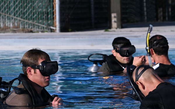 Combat Diver Qualification Course Students Training in Key West