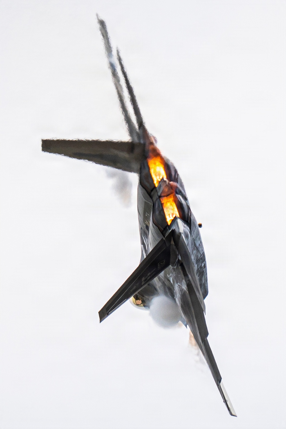 F-22 Aerial Demonstration Team joins 52nd Annual SUN 'n FUN Aerospace Expo