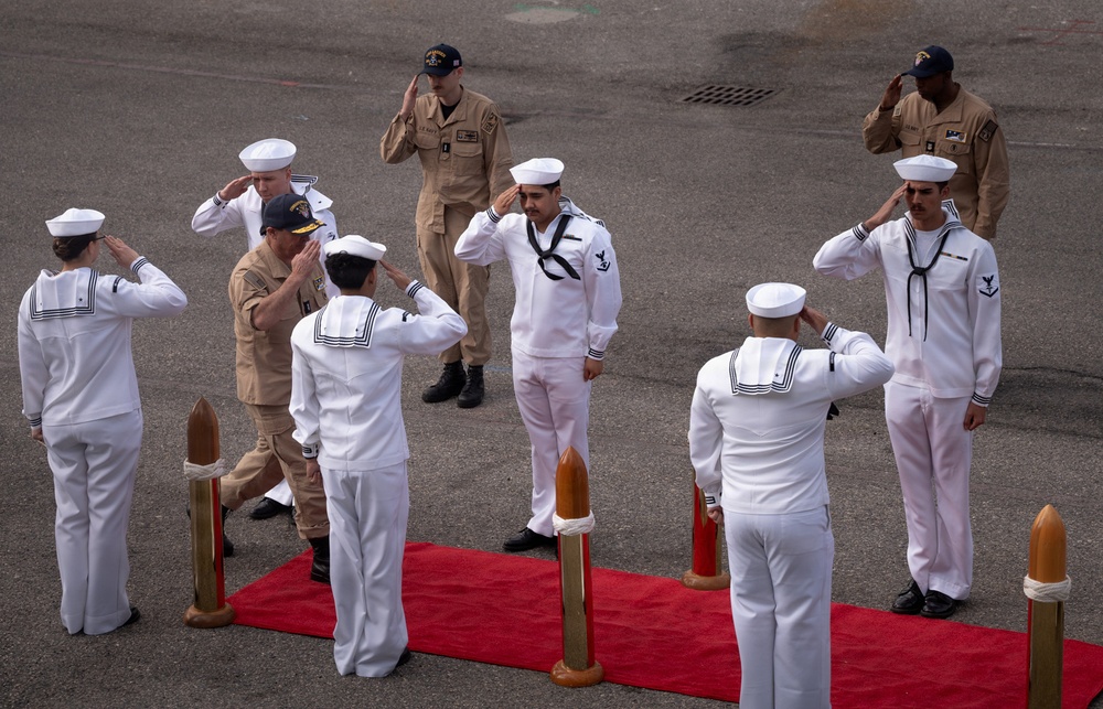 Rear Adm. Joe Cahill visits USS Lassen (DDG 82)