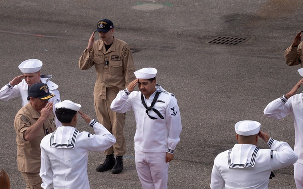 Rear Adm. Joe Cahill visits USS Lassen (DDG 82)
