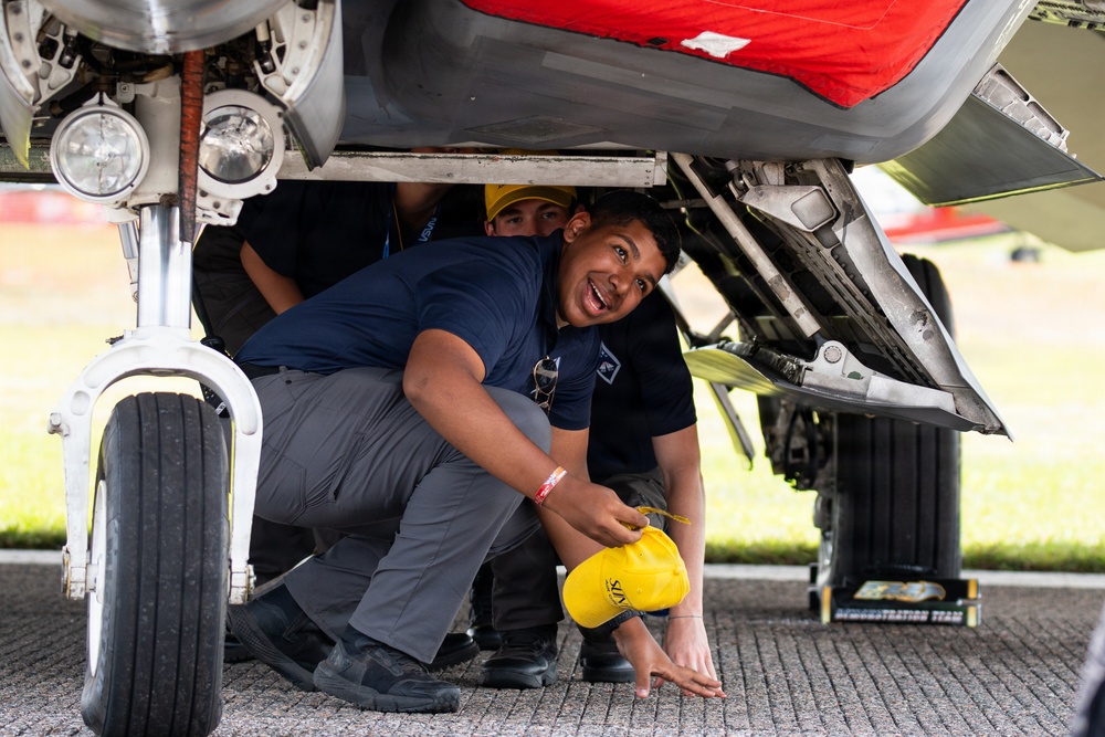 F-22 Aerial Demonstration Team joins 52nd Annual SUN 'n FUN Aerospace Expo