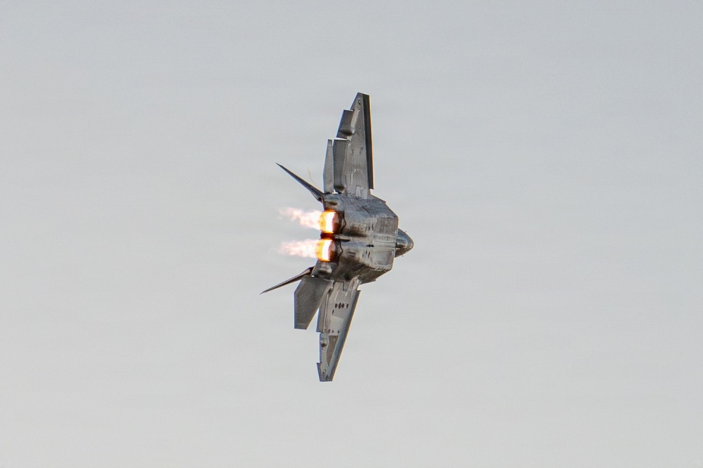 F-22 Aerial Demonstration Team joins 52nd Annual SUN 'n FUN Aerospace Expo