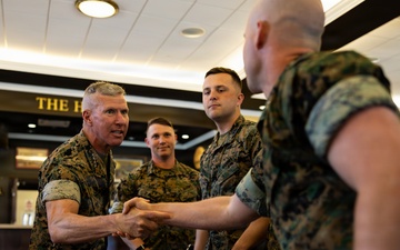 The Commandant, Gen. Eric M. Smith visits TBS Alpha Company