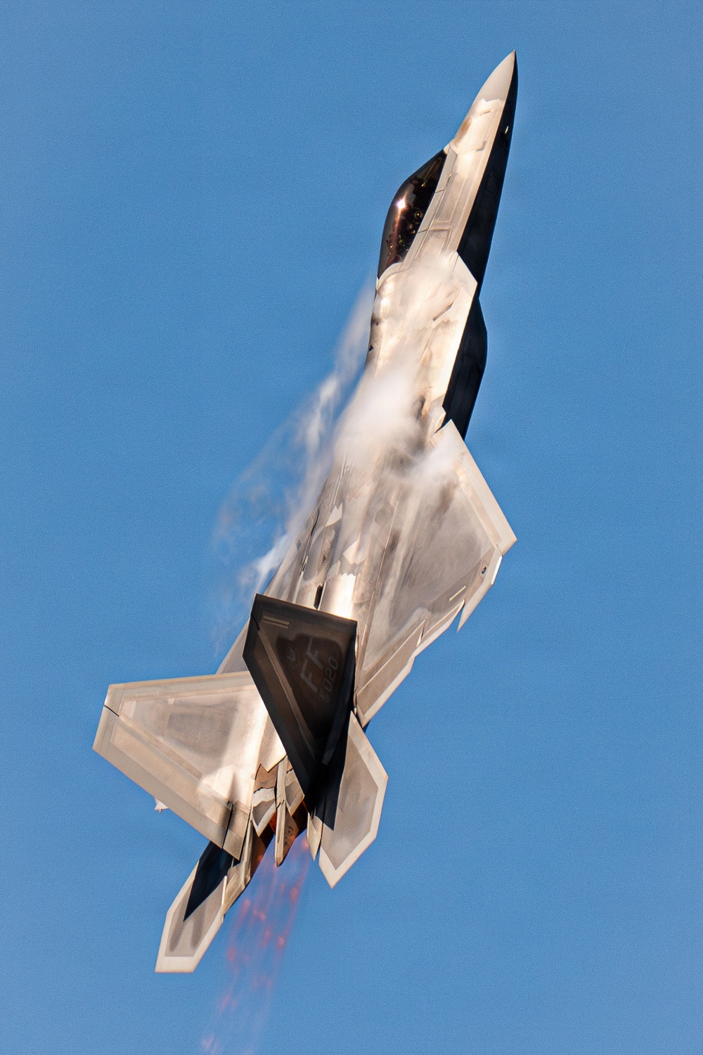 F-22 Aerial Demonstration Team joins 52nd Annual SUN 'n FUN Aerospace Expo