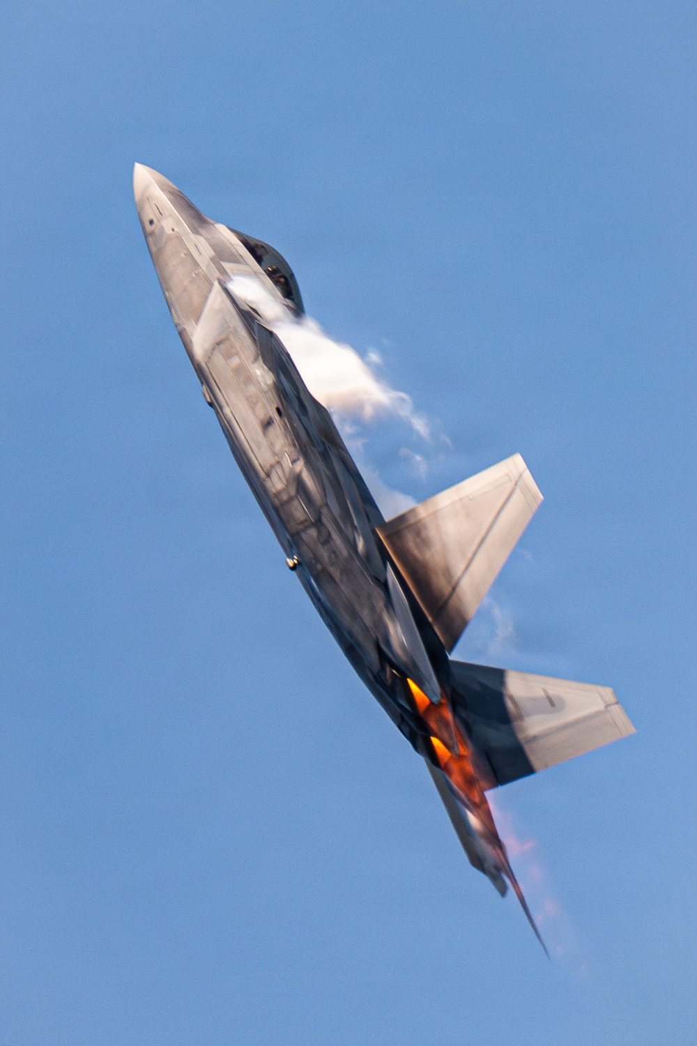 F-22 Aerial Demonstration Team joins 52nd Annual SUN 'n FUN Aerospace Expo