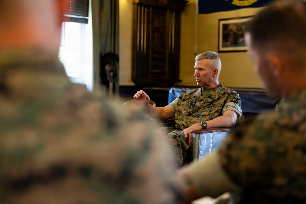 The Commandant, Gen. Eric M. Smith visits TBS Alpha Company