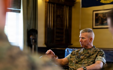The Commandant, Gen. Eric M. Smith visits TBS Alpha Company