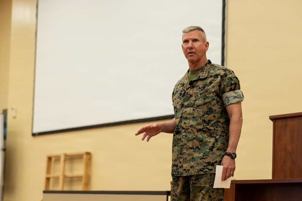 The Commandant, Gen. Eric M. Smith visits TBS Alpha Company