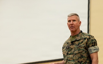 The Commandant, Gen. Eric M. Smith visits TBS Alpha Company