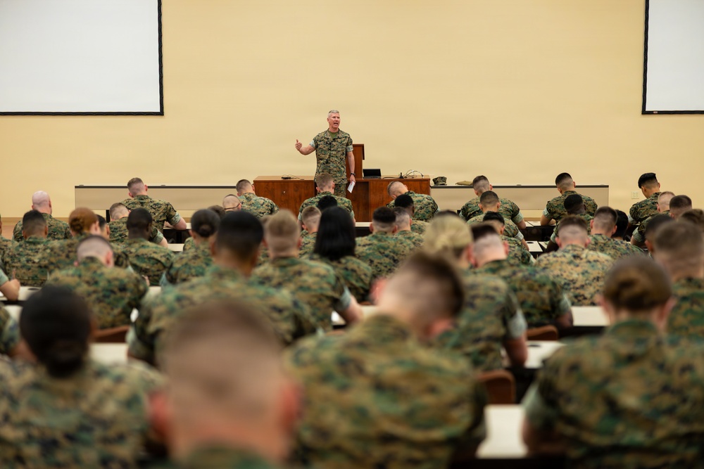 The Commandant, Gen. Eric M. Smith visits TBS Alpha Company