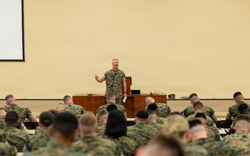 The Commandant, Gen. Eric M. Smith visits TBS Alpha Company